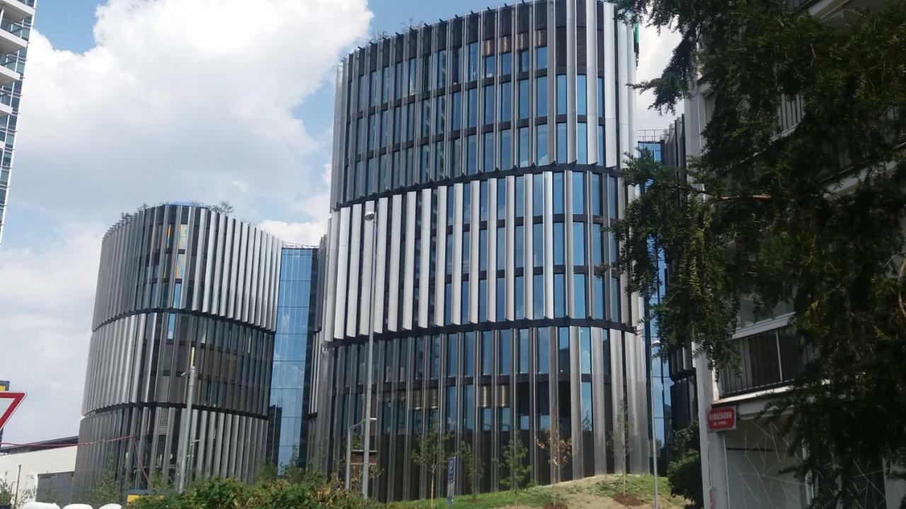 H+ Apartman Letiste Praha Lägenhet Exteriör bild