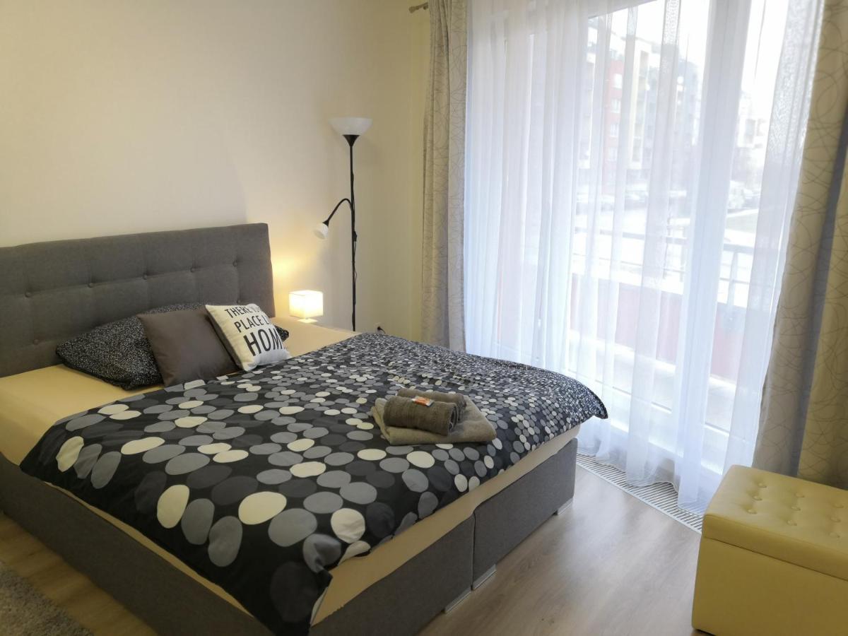H+ Apartman Letiste Praha Lägenhet Exteriör bild